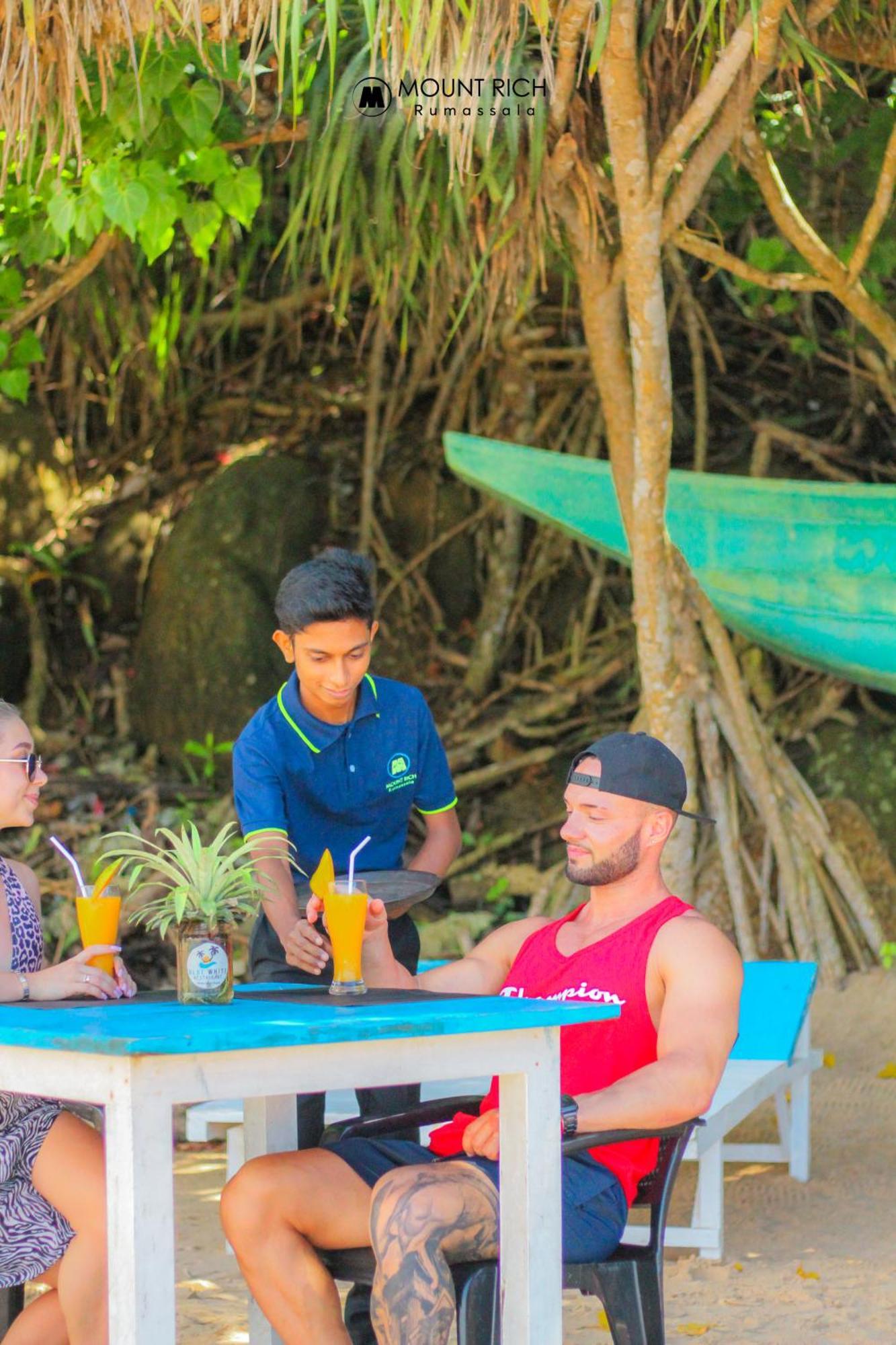 Mount Rich Rumassala Hotel Unawatuna Eksteriør billede